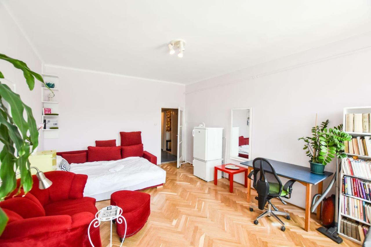 Girly Retro Flat On Romantic Boho Buda Apartment